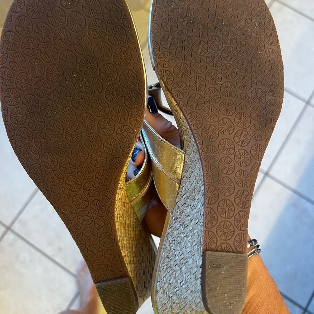 Lilly Pulitzer McKim Gold Wedge Slip On Sandals size 9 - Picture 6 of 8
